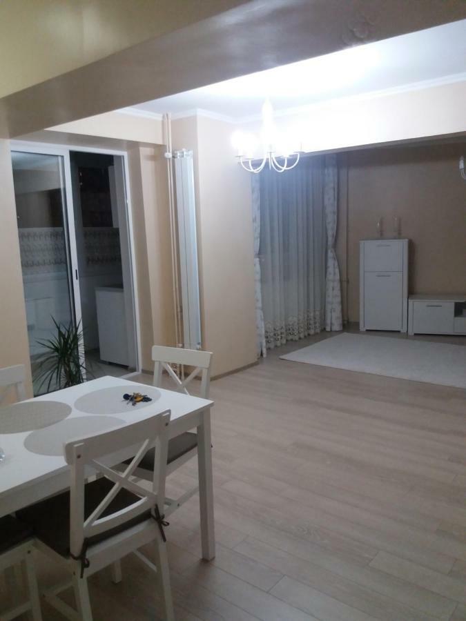 Juli'S Apartment Oradea Εξωτερικό φωτογραφία